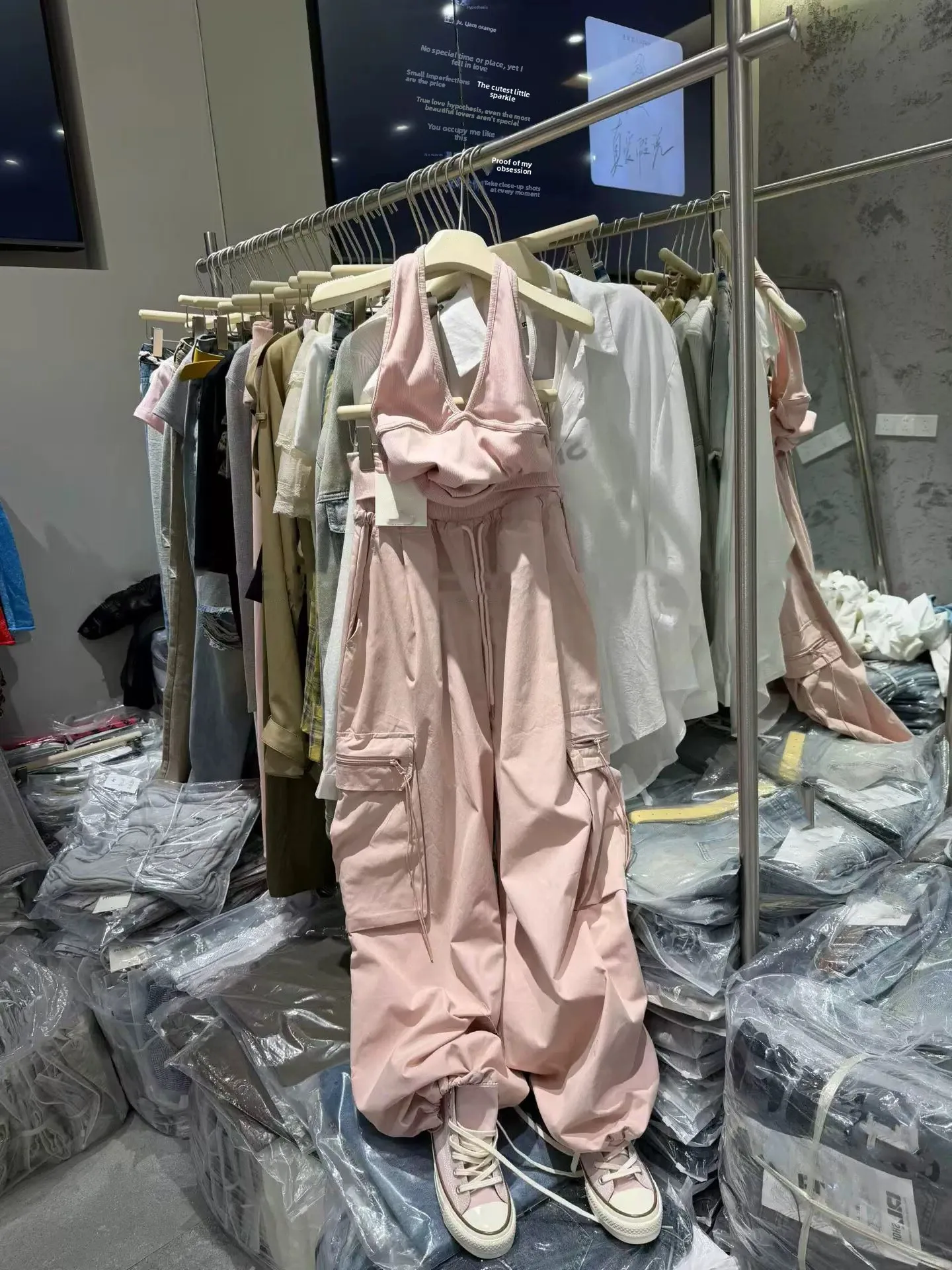 Korean Style Sweet Cool Sexy Women's Summer Slimming Workwear Wide Leg Pants Set Halter Neck Backless Strap Top Ensemble
Korean Style Sweet Cool Sexy Women's Summer Slimming Workwear Wide Leg Pants Set Halter Neck Backless Strap Top Ensemble