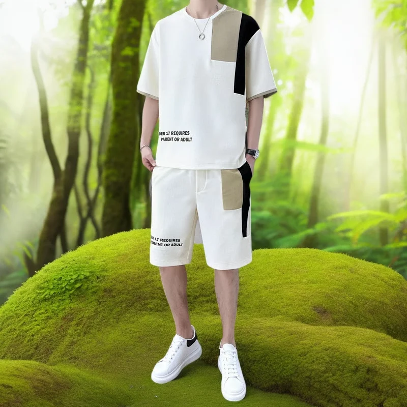 Летний новый комплект из ледяного шелка с коротким рукавом для мужчин: модный, тонкий, дышащий, повседневный спортивный костюм из двух предметов, полиэстер.
Летний новый комплект из ледяного шелка с коротким рукавом для мужчин: модный, тонкий, дышащий, повседневный спортивный костюм из двух предметов, полиэстер.