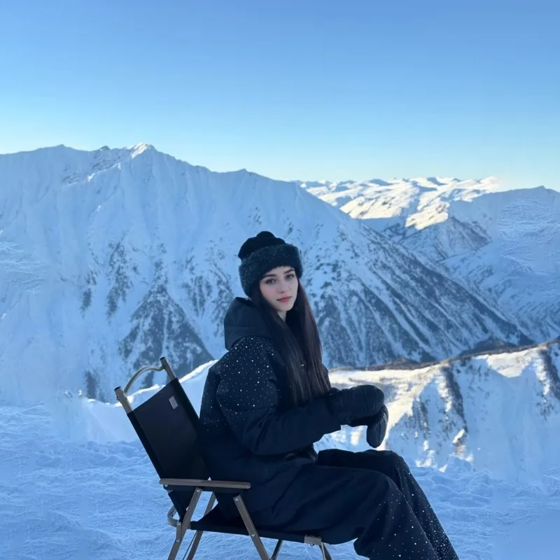 New Fashion Adult Sparking Diamond Ski Suits Female Winter Outside SportsWear Jackets Pants Warm Windproof Waterproof Sets 2025
New Fashion Adult Sparking Diamond Ski Suits Female Winter Outside SportsWear Jackets Pants Warm Windproof Waterproof Sets 2025