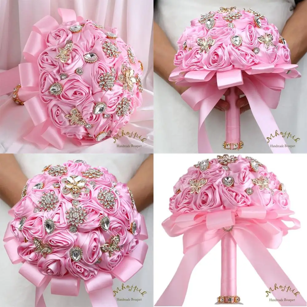 Круглый искусственный свадебный букет из роз с блестящей брошью для невест и подружек невест, идеально подходит для бросания или на церемонии Кинсеанера.
Круглый искусственный свадебный букет из роз с блестящей брошью для невест и подружек невест, идеально подходит для бросания или на церемонии Кинсеанера.