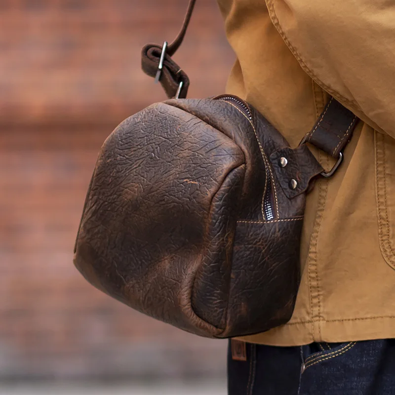 2025 Cowhide Crossbody Bag Men's Bag Retro Crazy Horse Leather Shoulder Bag Leather Fashion Trend Small Backpack
2025 Cowhide Crossbody Bag Men's Bag Retro Crazy Horse Leather Shoulder Bag Leather Fashion Trend Small Backpack