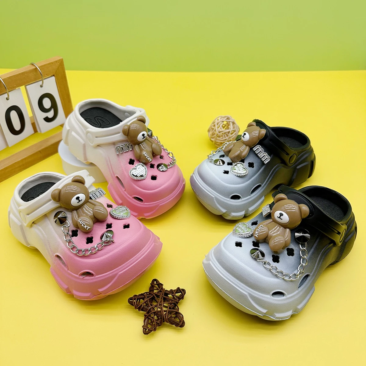 Cute and Versatile Parent-Child Slippers for Boys and Girls, New Cartoon Brown mm Bear Clogs, Soft-Soled Non-Slip Closed-Toe Sandals 606
Cute and Versatile Parent-Child Slippers for Boys and Girls, New Cartoon Brown mm Bear Clogs, Soft-Soled Non-Slip Closed-Toe Sandals 606