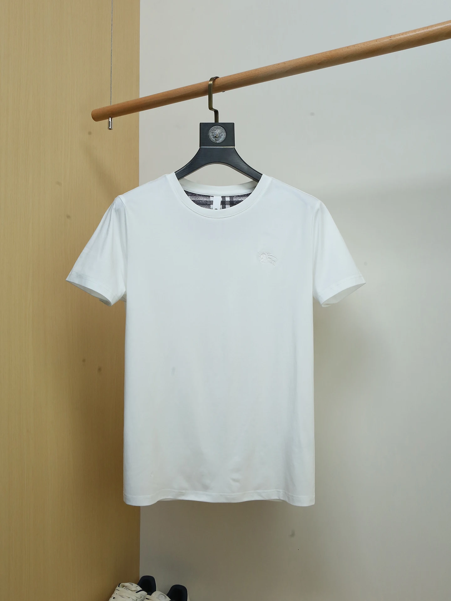 Euros Sle Men's Slim Fit ort Sve T-irt Embroidered Pure Color Silk Cotton round Ne Casual Top for Summer 2026
Euros Sle Men's Slim Fit ort Sve T-irt Embroidered Pure Color Silk Cotton round Ne Casual Top for Summer 2026