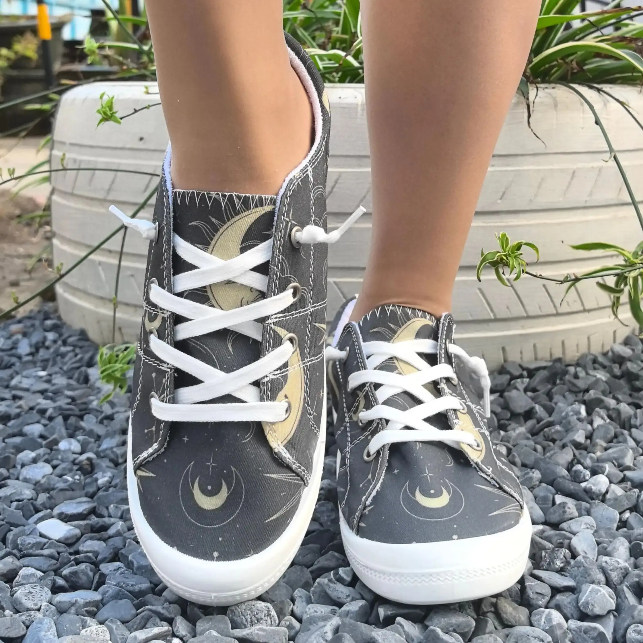 Women's Spring and Summer New Style Zhaiyue Festival Moon Print Fashionable Casual Shoes, Plaid Shallow Mouth Low-Top Soft Sole Lightweight Breathable Large Size Women's Shoes
Women's Spring and Summer New Style Zhaiyue Festival Moon Print Fashionable Casual Shoes, Plaid Shallow Mouth Low-Top Soft Sole Lightweight Breathable Large Size Women's Shoes