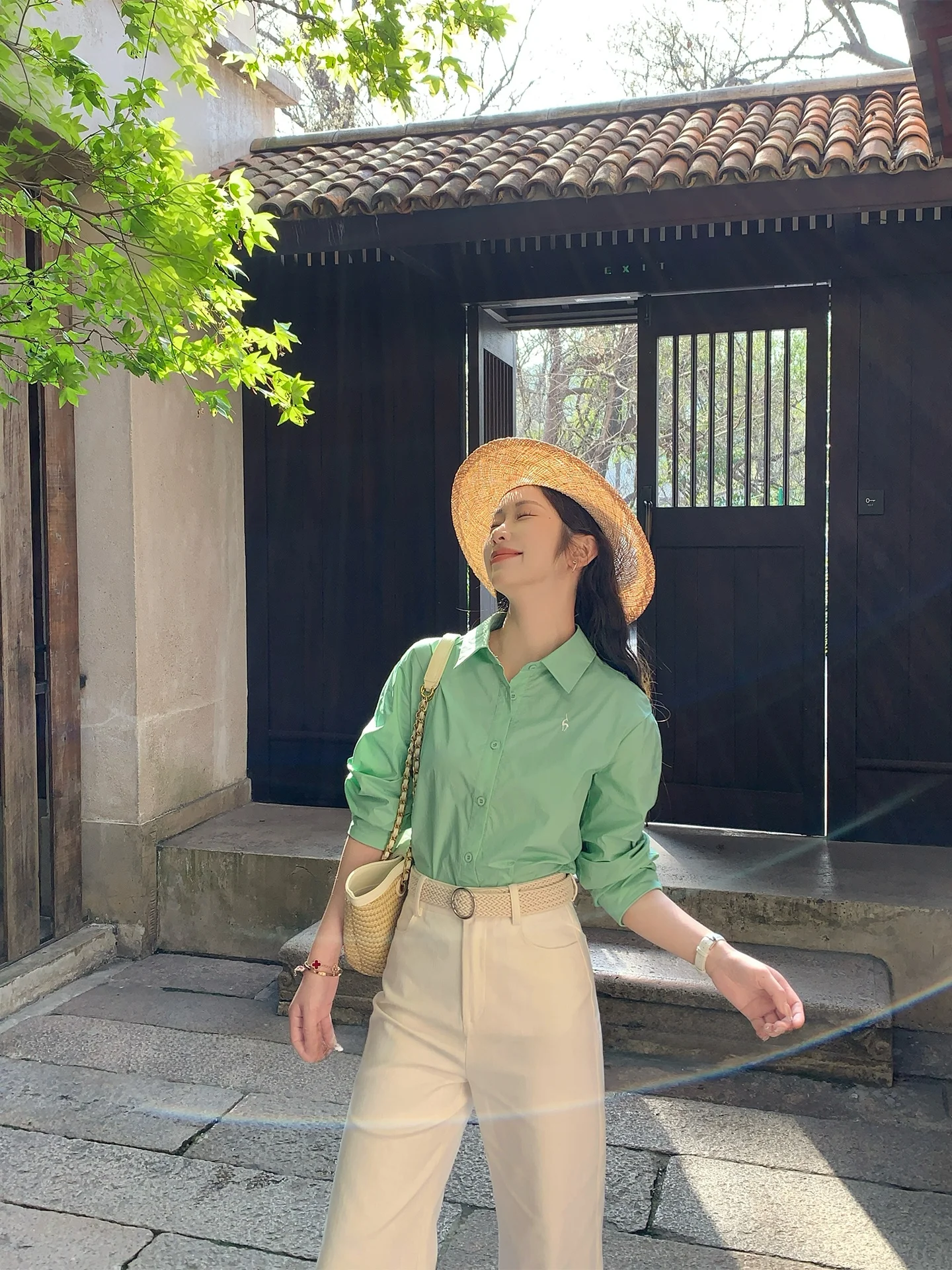 Мятно-зеленая женская рубашка из чистого хлопка во французском стиле, на пуговицах, с коротким рукавом, свободного кроя, для повседневной носки, весенняя новинка
Мятно-зеленая женская рубашка из чистого хлопка во французском стиле, на пуговицах, с коротким рукавом, свободного кроя, для повседневной носки, весенняя новинка