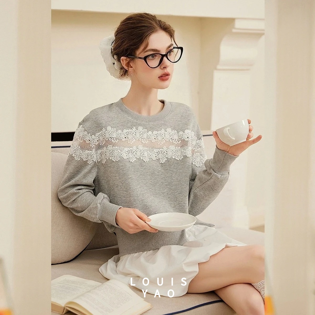LOUISYAO Splicing Hollow Lace Sweatshirt 2025 Spring Women Round Neck Bounce Shoulder Drop Sleeve Shirring Pullover
LOUISYAO Splicing Hollow Lace Sweatshirt 2025 Spring Women Round Neck Bounce Shoulder Drop Sleeve Shirring Pullover
