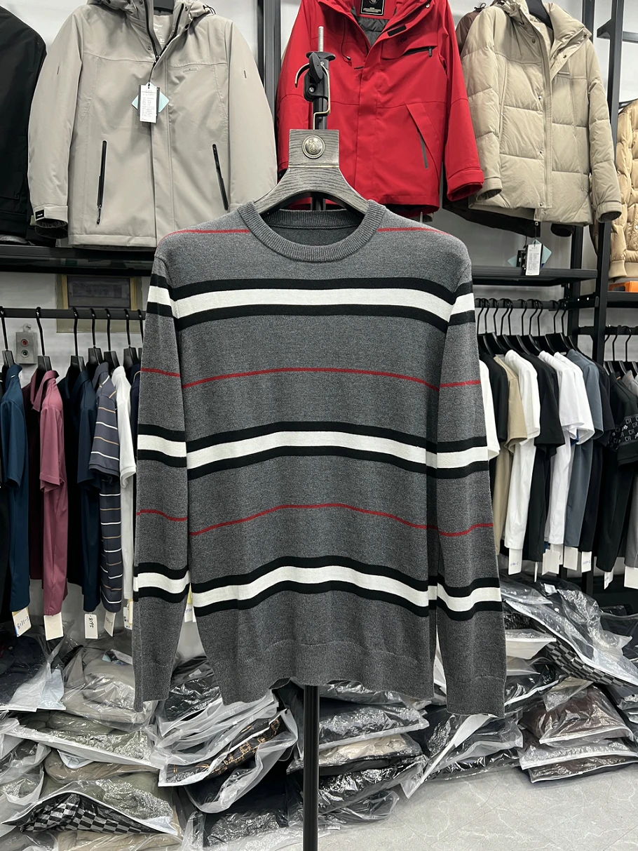 Повседневный вязаный свитер в полоску с круглым вырезом, удобный, из смесового полиэстера, для весны и осени
Повседневный вязаный свитер в полоску с круглым вырезом, удобный, из смесового полиэстера, для весны и осени