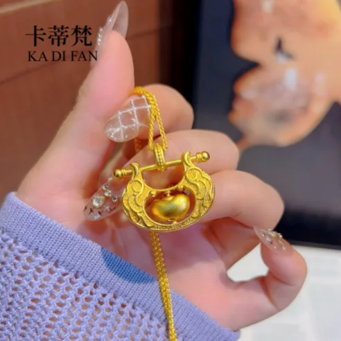 Luxury jewelry 9999 24K real gold Ruyi Lock Bag Pendant Rotatable Ping An Fu Lock Necklace New Chinese Style
Luxury jewelry 9999 24K real gold Ruyi Lock Bag Pendant Rotatable Ping An Fu Lock Necklace New Chinese Style