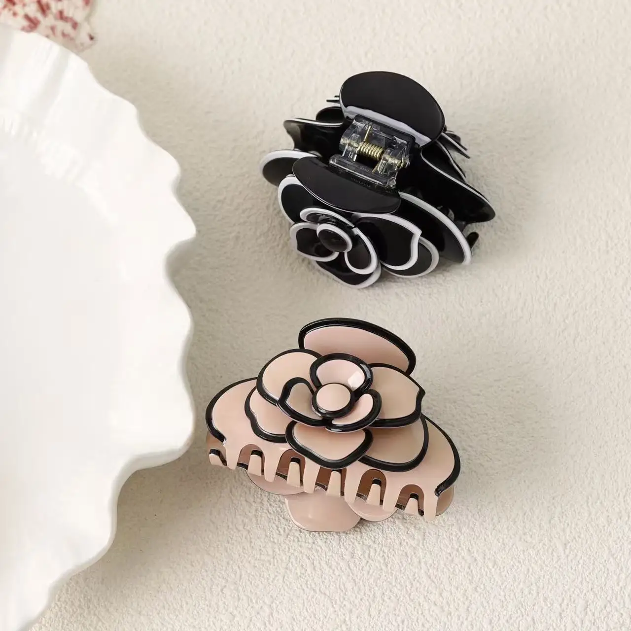 NEW 7.5CM Camellia Acetate Hair Claw Sweet Flower Series Claw Clips French Retro Hair Clips for Women Girls INS Hair Accessories
NEW 7.5CM Camellia Acetate Hair Claw Sweet Flower Series Claw Clips French Retro Hair Clips for Women Girls INS Hair Accessories