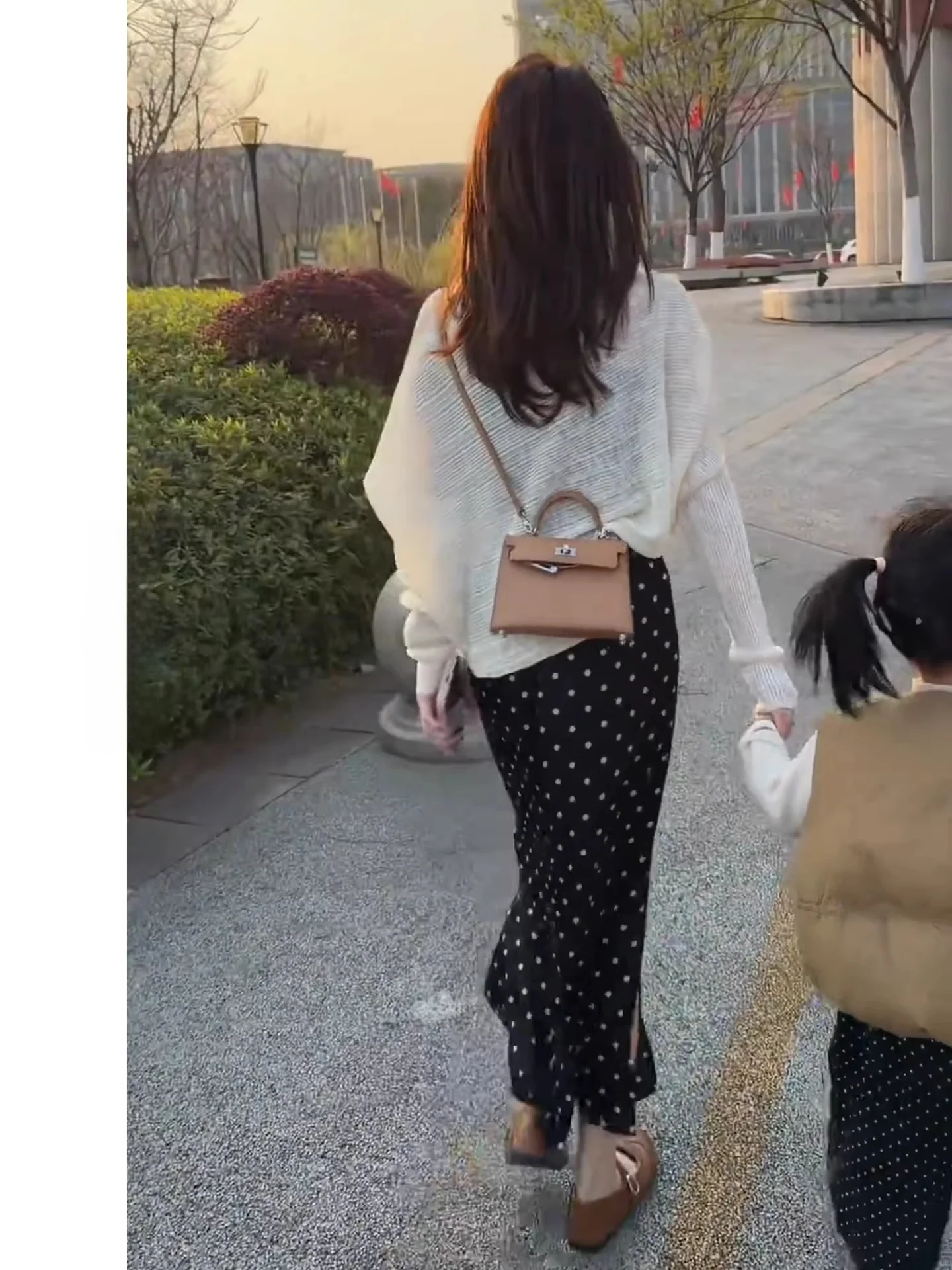 Early Spring Korean Style Batwing Sleeve Knitted Cover up Top with Polka Dot Skirt Casual Wear Shoulder Bared Fashion Set
Early Spring Korean Style Batwing Sleeve Knitted Cover up Top with Polka Dot Skirt Casual Wear Shoulder Bared Fashion Set