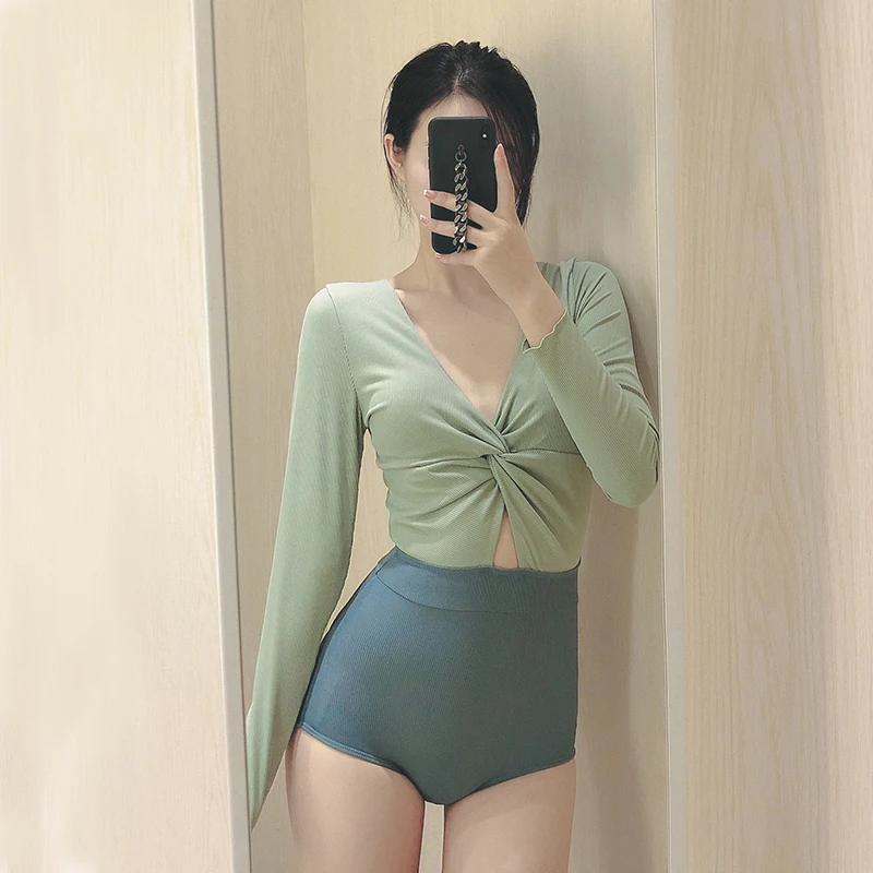 New Women's High-Waist Long-Sve Swimming Suit Summer Conservative Sunscreen Deep-V Cover-Up Thermal Spa Swimming Wear
New Women's High-Waist Long-Sve Swimming Suit Summer Conservative Sunscreen Deep-V Cover-Up Thermal Spa Swimming Wear