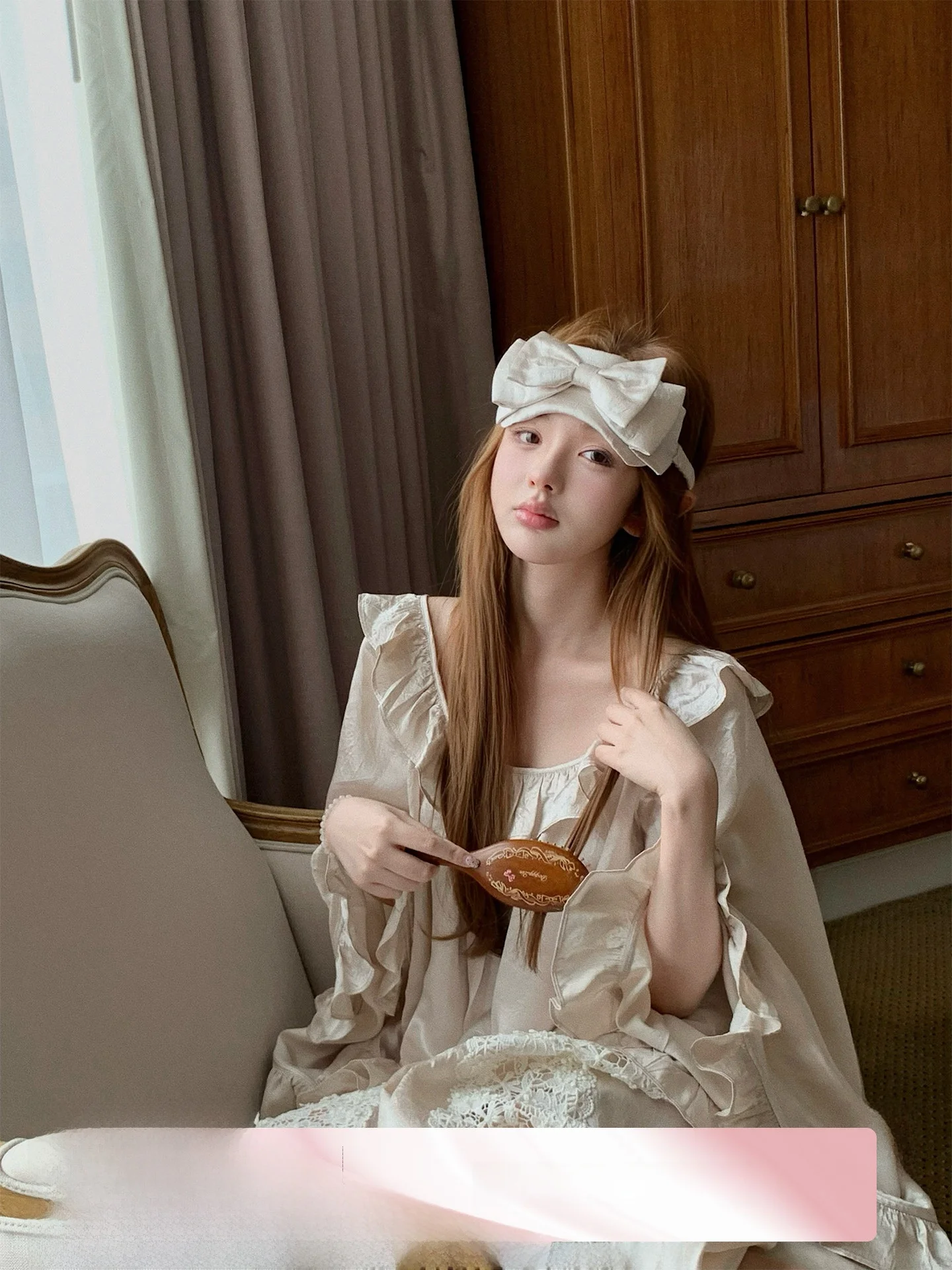 Acetate Lace Hollow out Sexy Nightgown Set with Lace Trim Sleepwear High Waist Pants Long Sleeve Shirt Style Home Fashion
Acetate Lace Hollow out Sexy Nightgown Set with Lace Trim Sleepwear High Waist Pants Long Sleeve Shirt Style Home Fashion