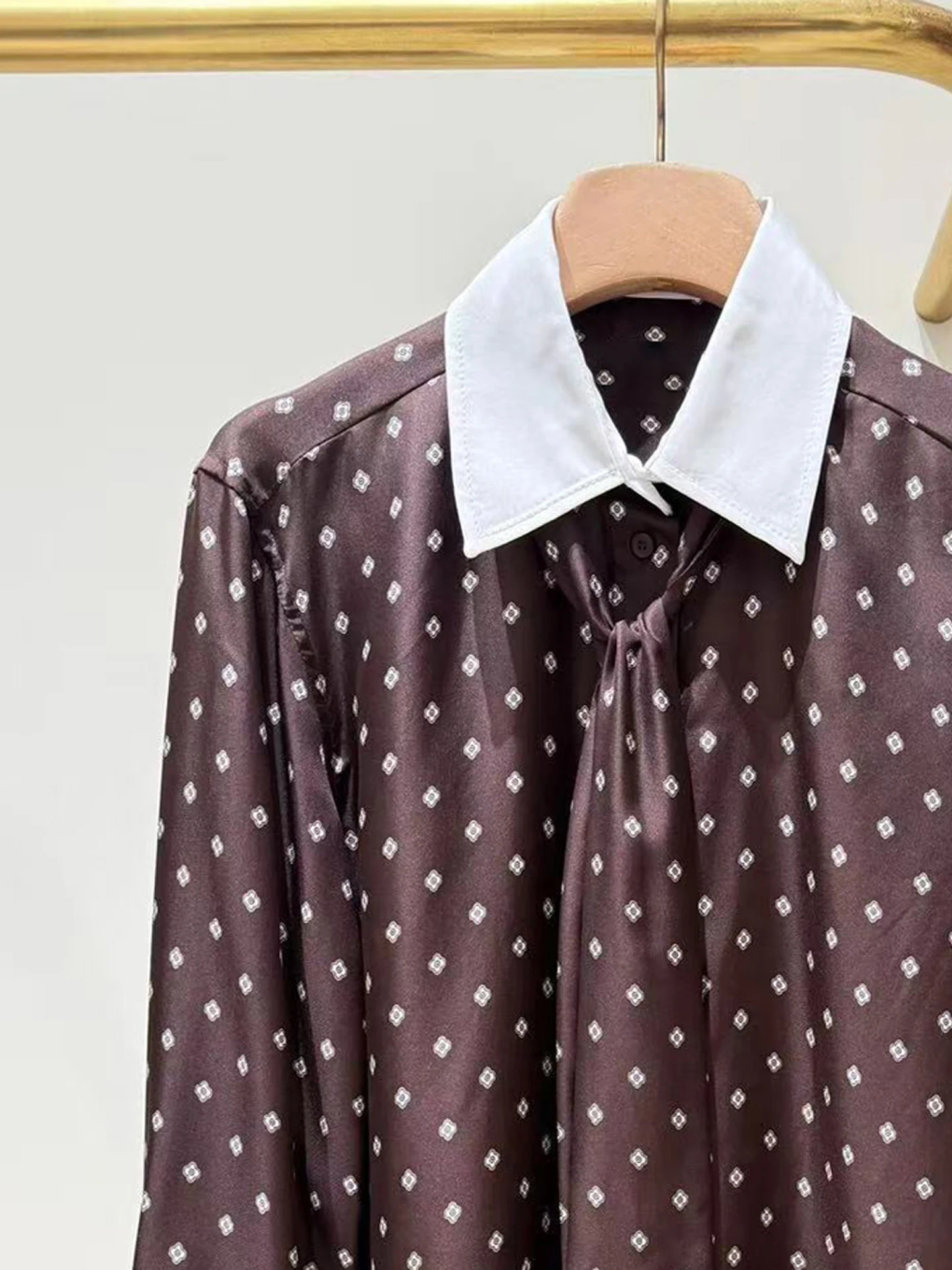 S Home Southern Oil Высококачественный женский свободный повседневный винтажный топ с отложным воротником и принтом для осеннего сезона
S Home Southern Oil Высококачественный женский свободный повседневный винтажный топ с отложным воротником и принтом для осеннего сезона