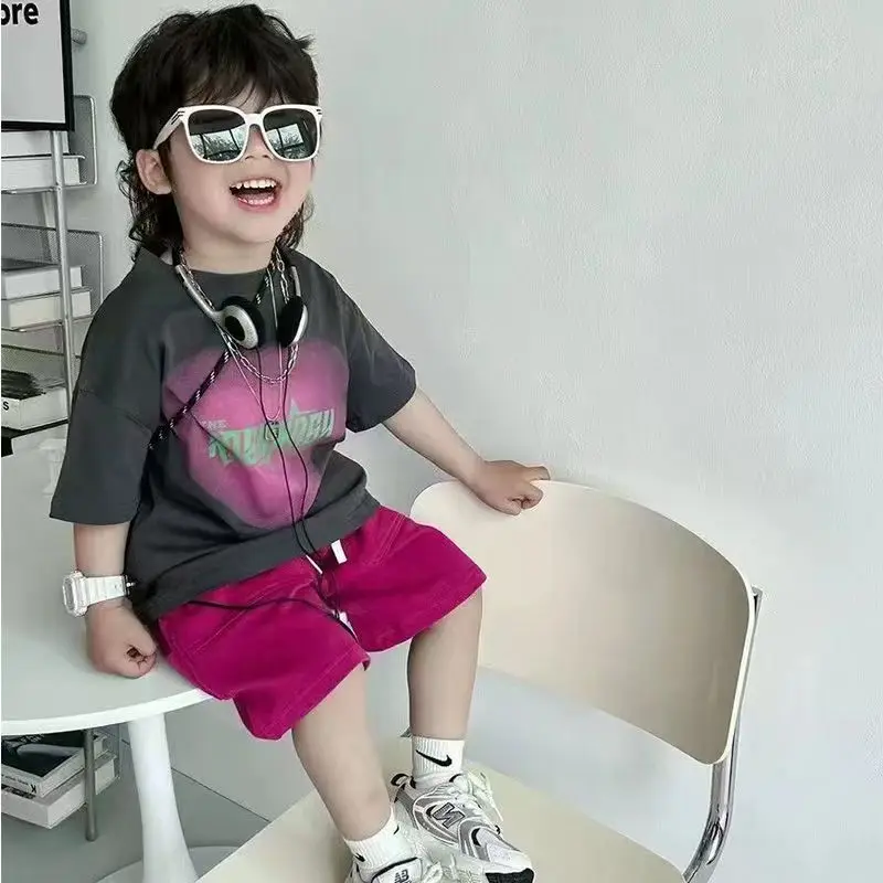 2025 Summer New Korean Boys' Letter Printed Short sleeved T-shirt+Shorts 2PCS Children's Clothing Set
2025 Summer New Korean Boys' Letter Printed Short sleeved T-shirt+Shorts 2PCS Children's Clothing Set