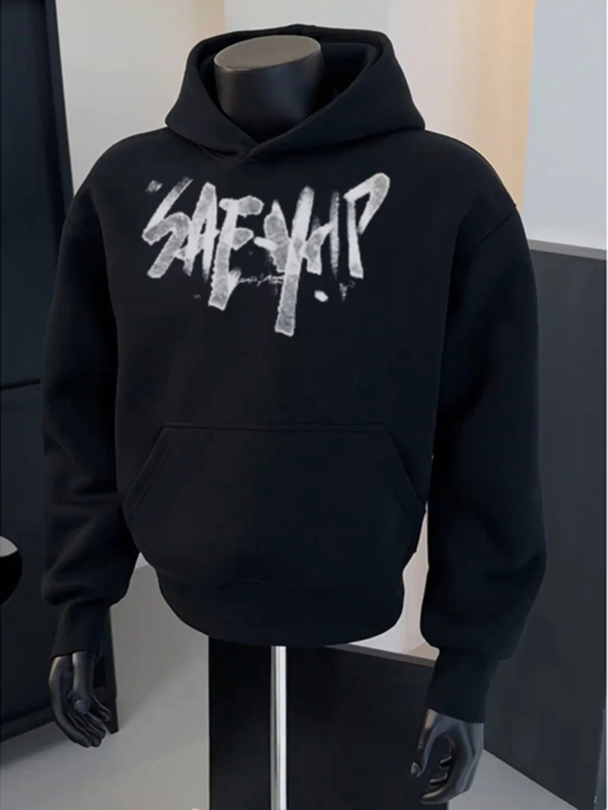 Black Graffiti Print Hoodie Men's Winter Fleece Lined Standalone Heavyweight Hardwearing Jacket Casual Loose Fit Long Sleeve
Black Graffiti Print Hoodie Men's Winter Fleece Lined Standalone Heavyweight Hardwearing Jacket Casual Loose Fit Long Sleeve