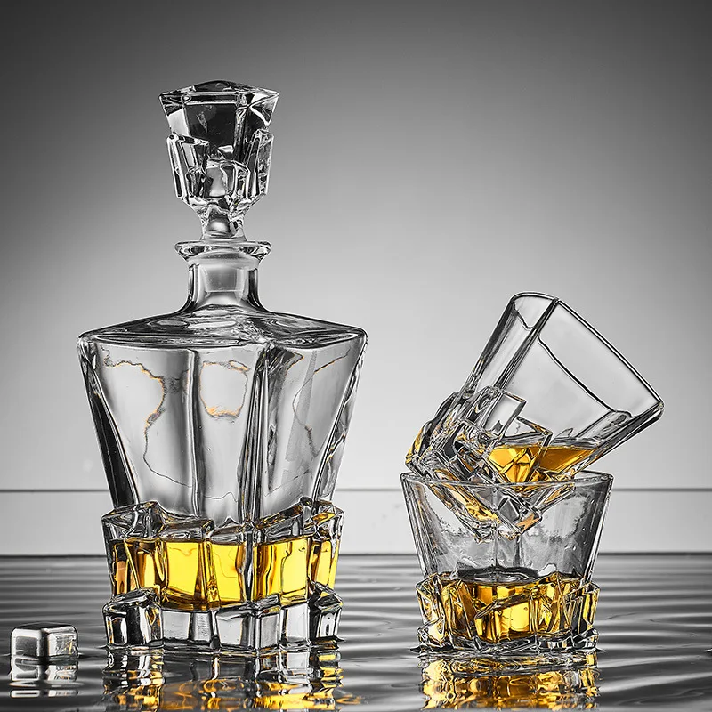 European luxury crystal whiskey glass foreign wine cup set creative foreign wine bottle with lid bottle decanter wine set
European luxury crystal whiskey glass foreign wine cup set creative foreign wine bottle with lid bottle decanter wine set