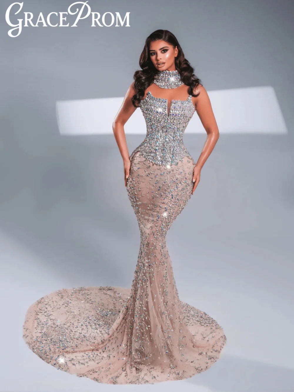 Роскошное вечернее платье с мерцающими кристаллами, потрясающее длинное платье-русалка с иллюзией прозрачности, индивидуальный пошив, шикарное платье без бретелек для свадебной вечеринки
Роскошное вечернее платье с мерцающими кристаллами, потрясающее длинное платье-русалка с иллюзией прозрачности, индивидуальный пошив, шикарное платье без бретелек для свадебной вечеринки