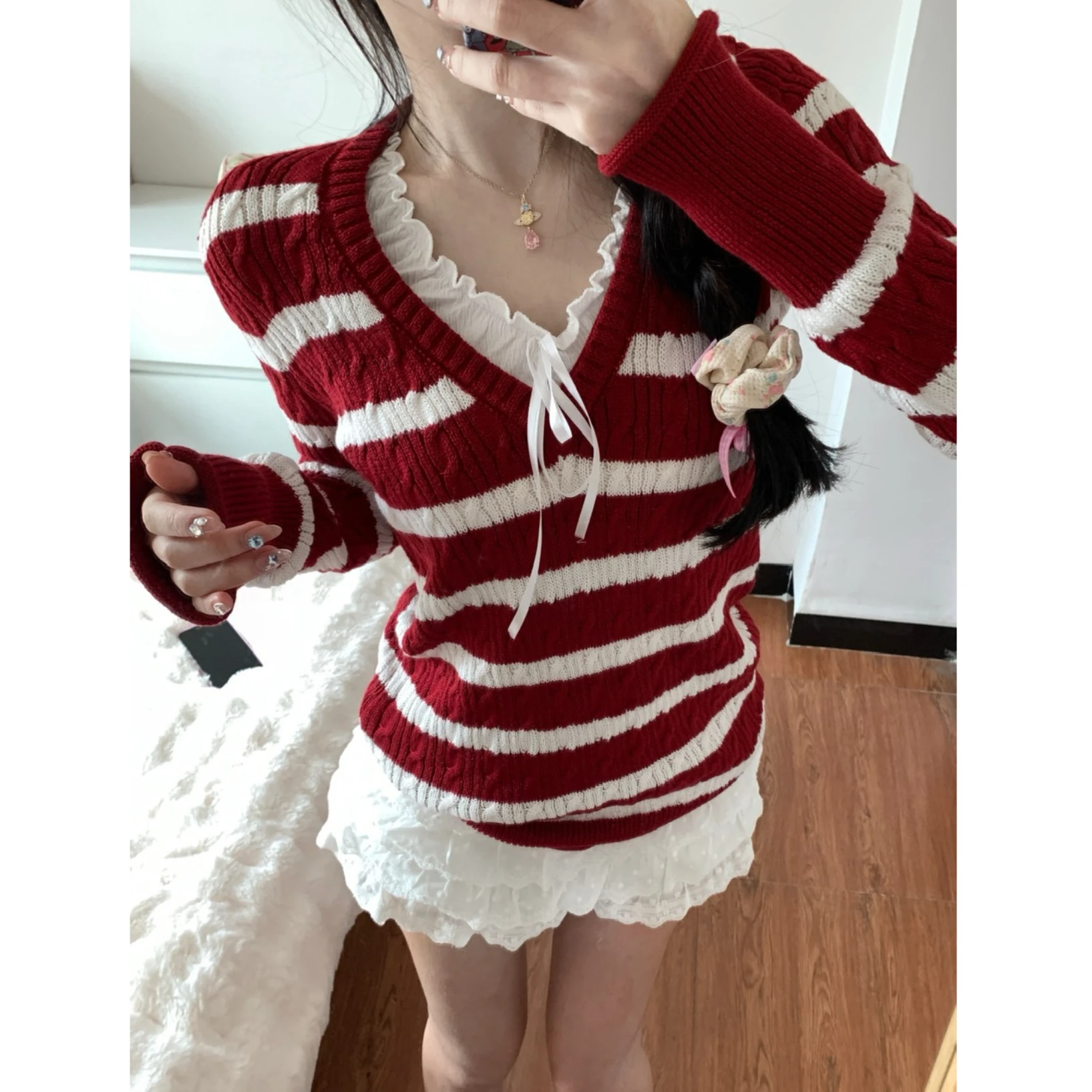 Women's Contrast Stripes V-neck Bow Long-sleeved Twist Sweaters Autumn and Winter Casual Slimming Versatile Pullovers Knitwear
Women's Contrast Stripes V-neck Bow Long-sleeved Twist Sweaters Autumn and Winter Casual Slimming Versatile Pullovers Knitwear