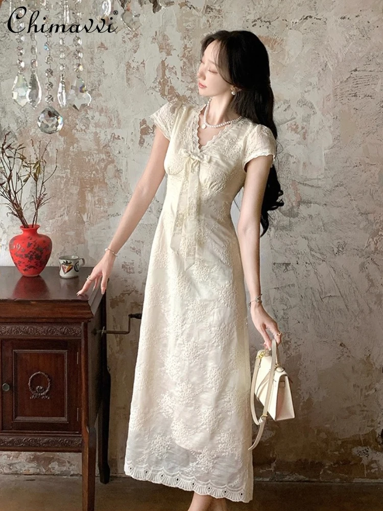 French Elegant Retro Lace Patchwork V-neck Bow Short Sleeve High Waist Slim A-line Temperament Gentle Long Dress Women Summer
French Elegant Retro Lace Patchwork V-neck Bow Short Sleeve High Waist Slim A-line Temperament Gentle Long Dress Women Summer