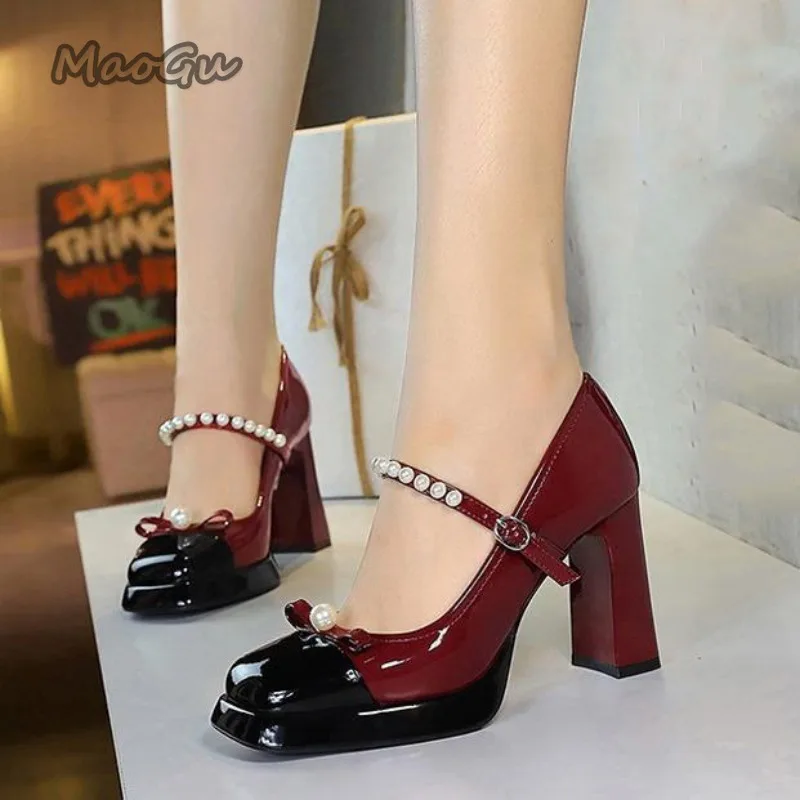 Роскошные туфли Мэри Джейн из лакированной кожи на массивном каблуке, женские модельные туфли с ремешками из бисера, модные элегантные туфли-лодочки на платформе с пряжкой
Роскошные туфли Мэри Джейн из лакированной кожи на массивном каблуке, женские модельные туфли с ремешками из бисера, модные элегантные туфли-лодочки на платформе с пряжкой