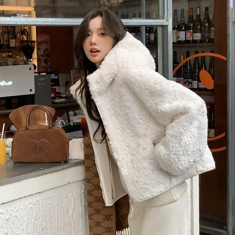 Women's Lamb's Wool Coat Autumn Winter Outdoor Daily Wear Lamb Fur Winter Thick Loose Hooded Jacket Fashion Warm Casual Tops
Women's Lamb's Wool Coat Autumn Winter Outdoor Daily Wear Lamb Fur Winter Thick Loose Hooded Jacket Fashion Warm Casual Tops