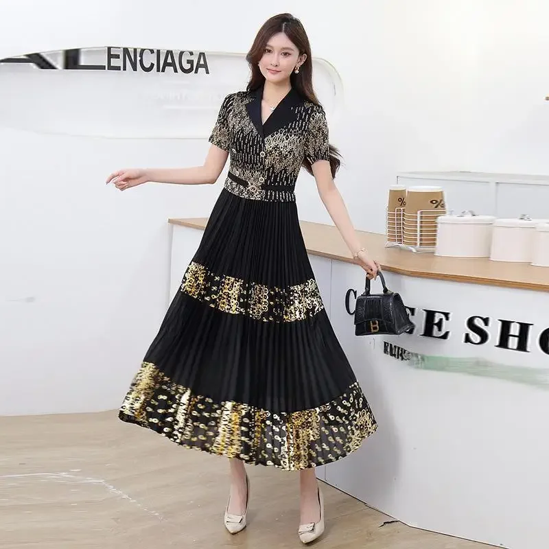 Miyake 2025 Summer Pleated Women's Dress New High-end Fashion New Design Short Sleeve Clothing Lapel Gold Foil Print Collision
Miyake 2025 Summer Pleated Women's Dress New High-end Fashion New Design Short Sleeve Clothing Lapel Gold Foil Print Collision