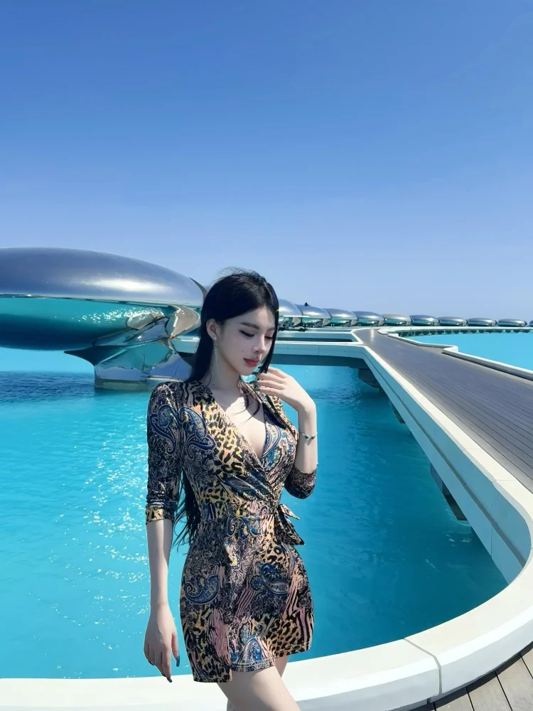 GARIS Sexy Leopard Print One-Piece Swimsuit Women's Faion Street Sle Waist-Cinching V-Ne Svel Summer 2025 New
GARIS Sexy Leopard Print One-Piece Swimsuit Women's Faion Street Sle Waist-Cinching V-Ne Svel Summer 2025 New