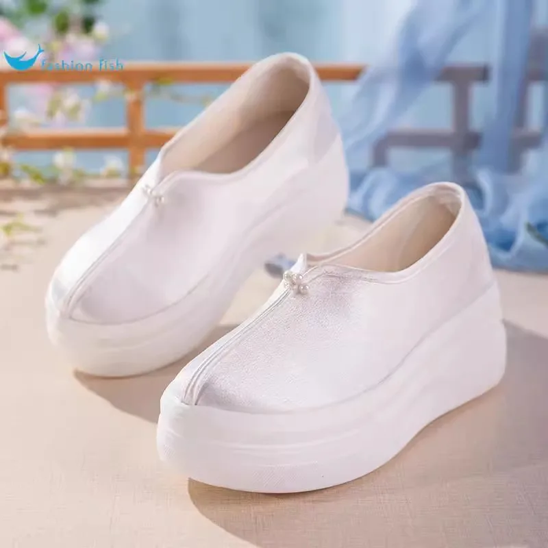New Chinese Style Women's Shoes Thick Bottom Soft Sole Matching Face Ancient Costume Shoes Fashionable round Toe Flats
New Chinese Style Women's Shoes Thick Bottom Soft Sole Matching Face Ancient Costume Shoes Fashionable round Toe Flats
