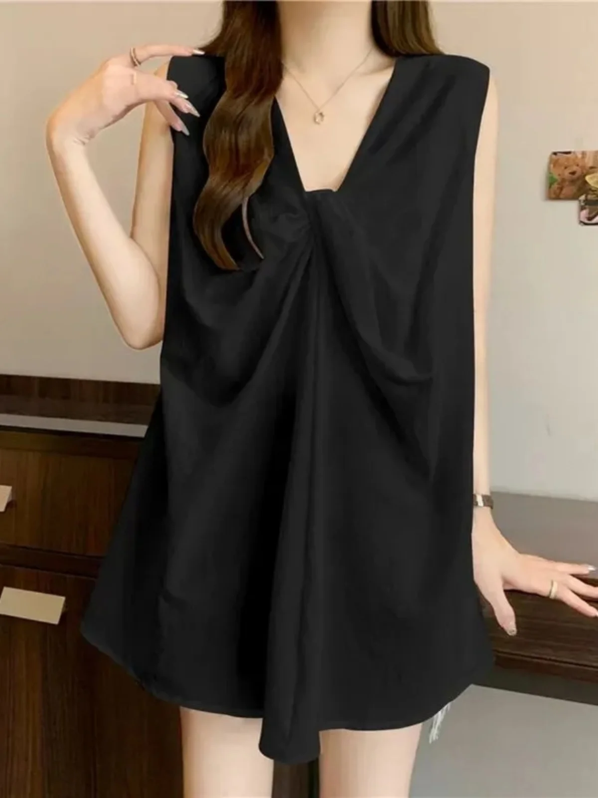 plus Size Korean Style V-Neck Sleeveless Vest Loose Fit Summer Casual Wear for Women over 300 Pounds Doll Shirt
plus Size Korean Style V-Neck Sleeveless Vest Loose Fit Summer Casual Wear for Women over 300 Pounds Doll Shirt