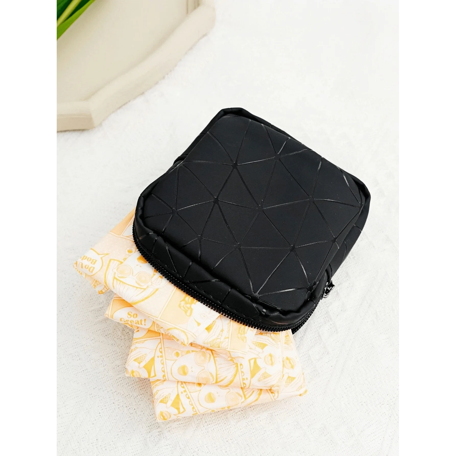 1pc Sanitary Napkin Storage Bag,Tampon Holder Organizer Bag, Cosmetic Bag Coin Purse Makeup Bag, Tampon Storage Bag Sanitary Bag
1pc Sanitary Napkin Storage Bag,Tampon Holder Organizer Bag, Cosmetic Bag Coin Purse Makeup Bag, Tampon Storage Bag Sanitary Bag