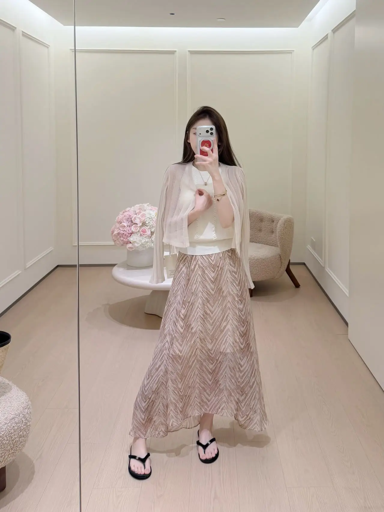 Льняной ажурный тонкий вязаный кардиган Lilian Santa Learsel с брошью S26038, летний модный женский вязаный свитер
Льняной ажурный тонкий вязаный кардиган Lilian Santa Learsel с брошью S26038, летний модный женский вязаный свитер