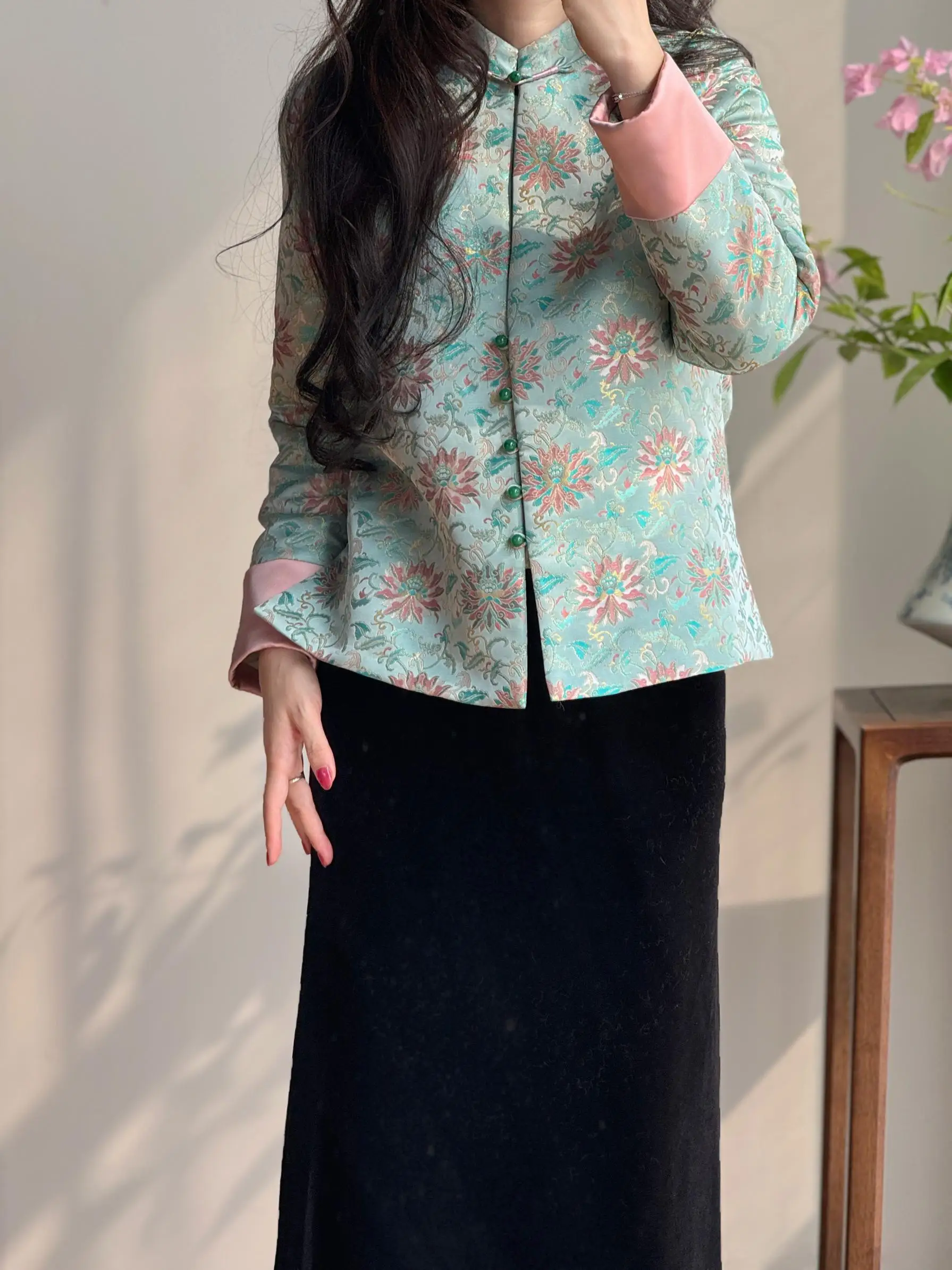 Autumn Winter ort Cotton Lined Stand Collar Silk Embroidery Women's Jaet Traditional Chinese Sle Song Jin Fabric Ladies...
Autumn Winter ort Cotton Lined Stand Collar Silk Embroidery Women's Jaet Traditional Chinese Sle Song Jin Fabric Ladies...