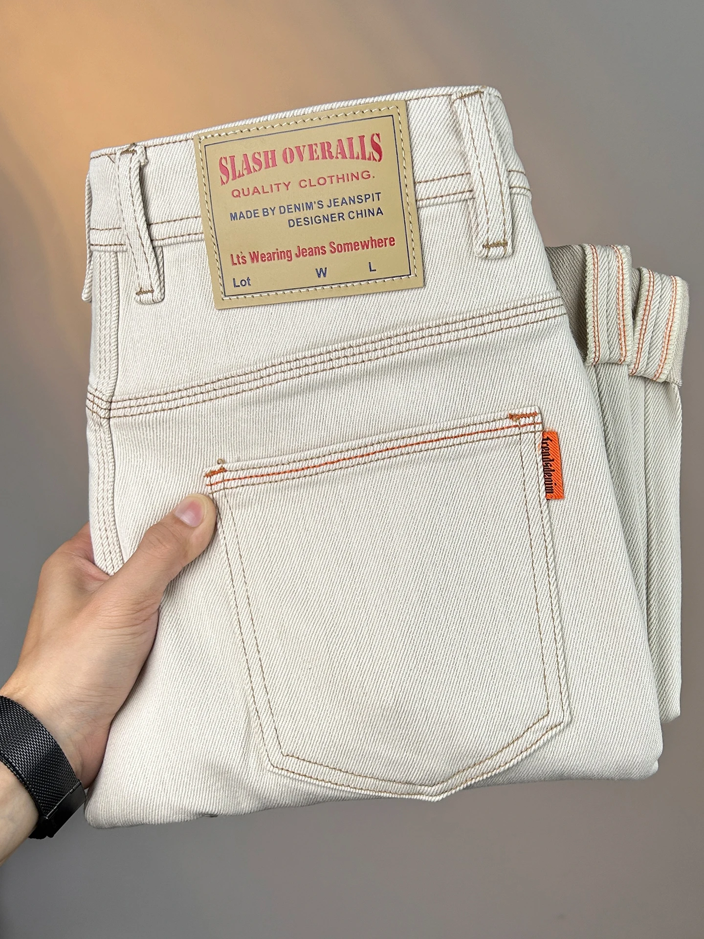 Высококачественные белые мужские джинсы прямого кроя для осени и зимы: комфортные, универсальные, повседневные, длинные брюки из эластичного хлопкового денима
Высококачественные белые мужские джинсы прямого кроя для осени и зимы: комфортные, универсальные, повседневные, длинные брюки из эластичного хлопкового денима