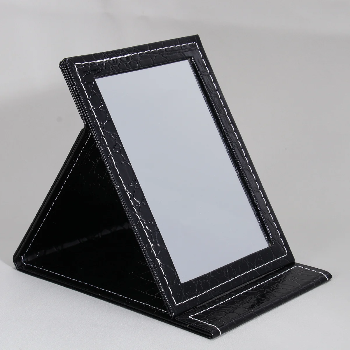 Portable Desktop Makeup Mirror L Black PU Case Foldable Fill Light Glass for Travel Daily Touch Up Scratch Resistant
Portable Desktop Makeup Mirror L Black PU Case Foldable Fill Light Glass for Travel Daily Touch Up Scratch Resistant