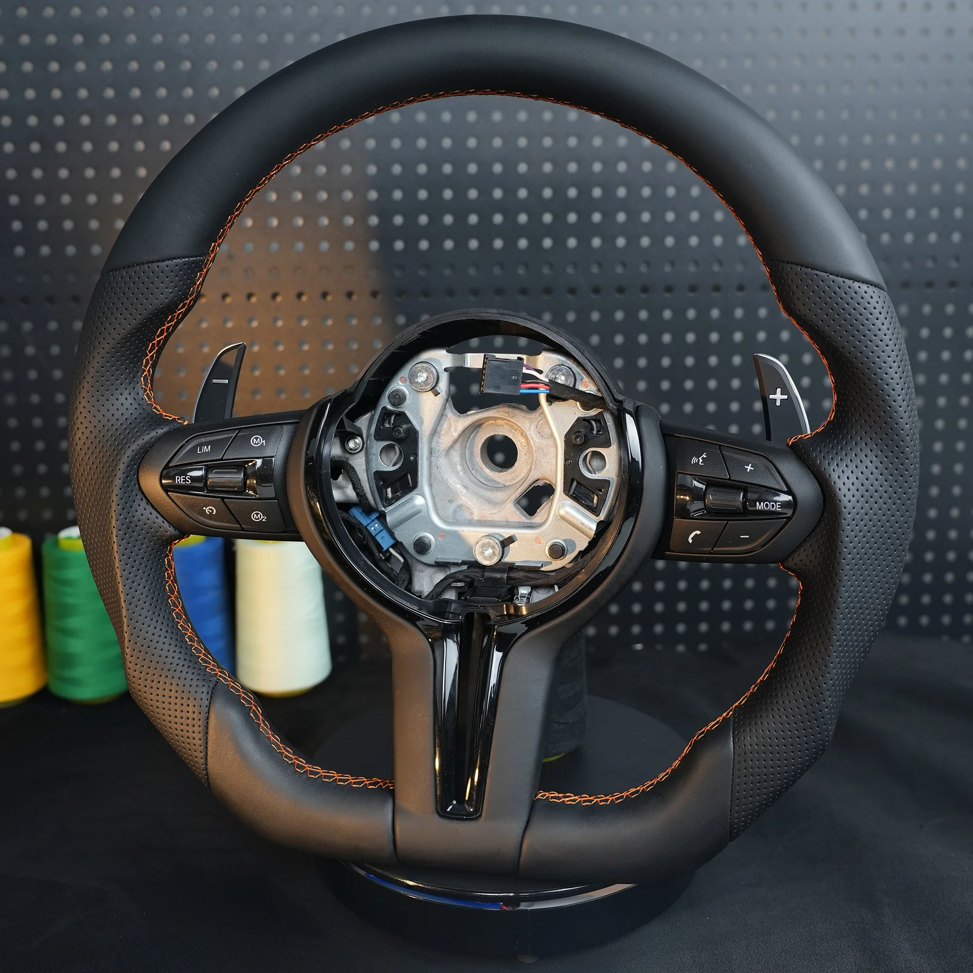 Interior Leather Steering Wheel For BMW 3 5 Series F10 F15 F20 F22 F30 F32 F36 F80 F82 M3 M4 M5 E90 E70 M Sport Steering Wheel
Interior Leather Steering Wheel For BMW 3 5 Series F10 F15 F20 F22 F30 F32 F36 F80 F82 M3 M4 M5 E90 E70 M Sport Steering Wheel