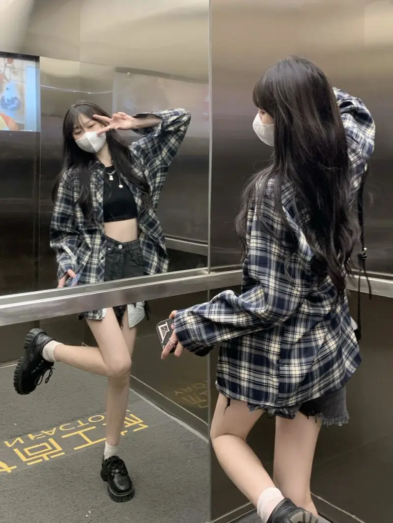 Women's Plaid Long Sve Sun Protection irt Spring Autumn plus Size Retro Design Sense Top Stand Collar Button Closure
Women's Plaid Long Sve Sun Protection irt Spring Autumn plus Size Retro Design Sense Top Stand Collar Button Closure