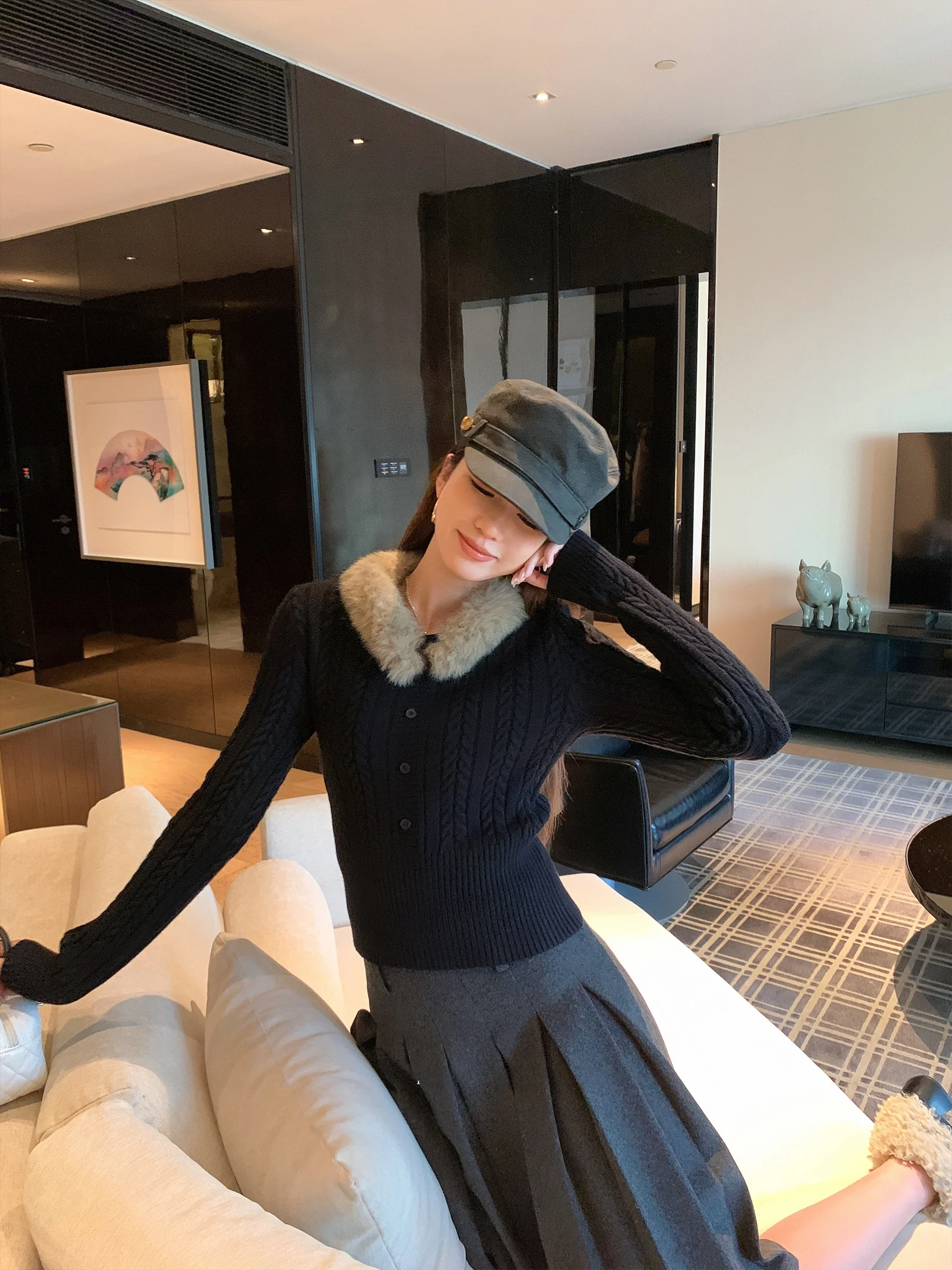 Sam Seoi Chunky Knit Sweater with Fur Collar Slim Fit Color Versatile Winter Fashion Women's French Style round Neck Top
Sam Seoi Chunky Knit Sweater with Fur Collar Slim Fit Color Versatile Winter Fashion Women's French Style round Neck Top