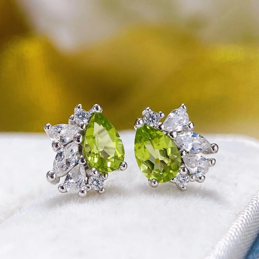 KJJEAXCMY High clarity Natural Peridot S925 silver exquisitely Earrings Full of luster Simple,Design High-End Bestseller Gift
KJJEAXCMY High clarity Natural Peridot S925 silver exquisitely Earrings Full of luster Simple,Design High-End Bestseller Gift