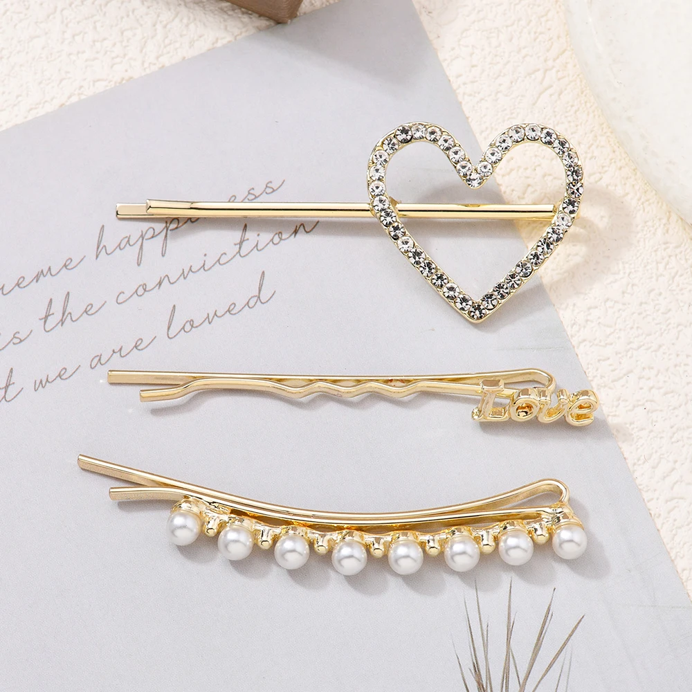 Korean-style fashionable heart-shaped hair clip, girl letter hair accessory set, simple heart-shaped one-piece hair accessory
Korean-style fashionable heart-shaped hair clip, girl letter hair accessory set, simple heart-shaped one-piece hair accessory