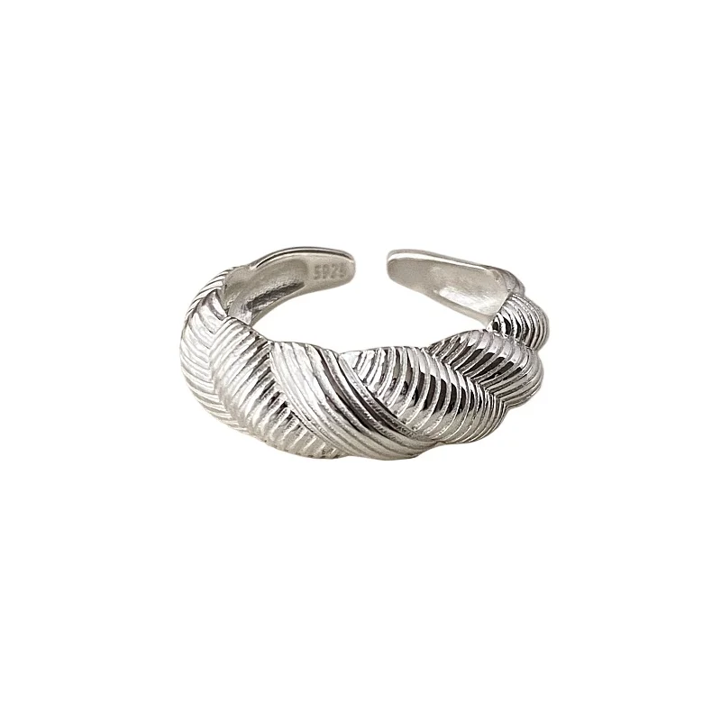 Sterling silver niche design twist line ring women's simple fashion texture versatile ring
Sterling silver niche design twist line ring women's simple fashion texture versatile ring