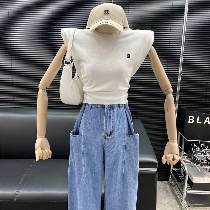 New 2022 fashion Designer new style Fashion Embroidered lettered print Shoulder pad Sleeveless T-shirt Back strap Versatile Top
New 2022 fashion Designer new style Fashion Embroidered lettered print Shoulder pad Sleeveless T-shirt Back strap Versatile Top