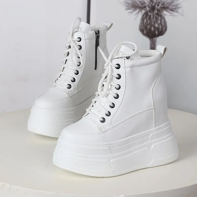 Новые женские ботильоны из микрофибры 13 см, на платформе, из искусственной кожи, на танкетке, массивные кроссовки, удобные осенние ботинки
Новые женские ботильоны из микрофибры 13 см, на платформе, из искусственной кожи, на танкетке, массивные кроссовки, удобные осенние ботинки