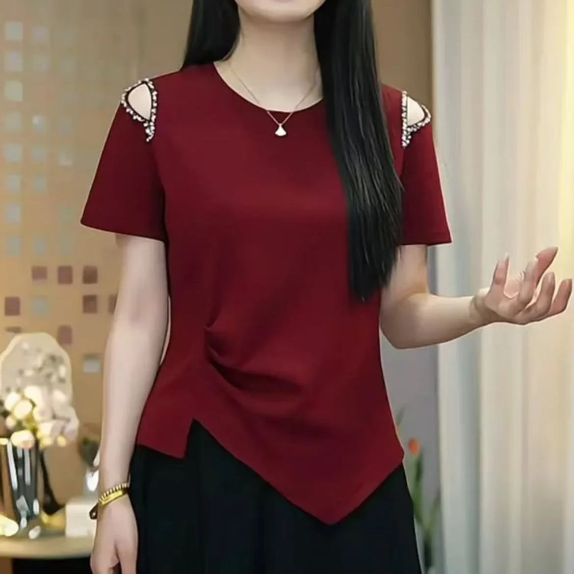 Summer New Midlife Mommy Style Embellished Shoulder T-Shirt round Neck Short Sleeve Asymmetrical Slit Elegant Top Korean Comm...
Summer New Midlife Mommy Style Embellished Shoulder T-Shirt round Neck Short Sleeve Asymmetrical Slit Elegant Top Korean Comm...