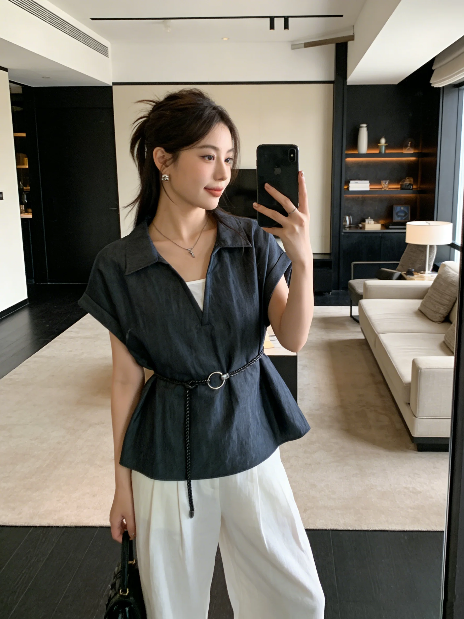 Ретро-корейская джинсовая блузка с V-образным вырезом, повседневная, весенне-летняя, дышащая, свободного кроя, имитация двухслойности
Ретро-корейская джинсовая блузка с V-образным вырезом, повседневная, весенне-летняя, дышащая, свободного кроя, имитация двухслойности