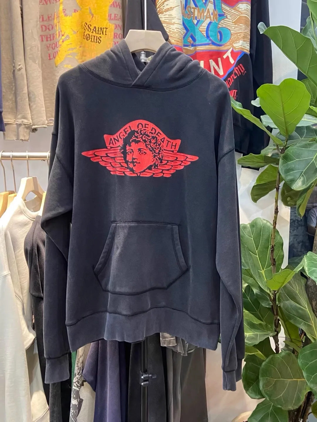 Комплект Saintxxx: худи и спортивные брюки в стиле американского ретро-хип-хоп с принтом «Ангел», свободный крой, вельветовая ткань, повседневная одежда для пар
Комплект Saintxxx: худи и спортивные брюки в стиле американского ретро-хип-хоп с принтом «Ангел», свободный крой, вельветовая ткань, повседневная одежда для пар