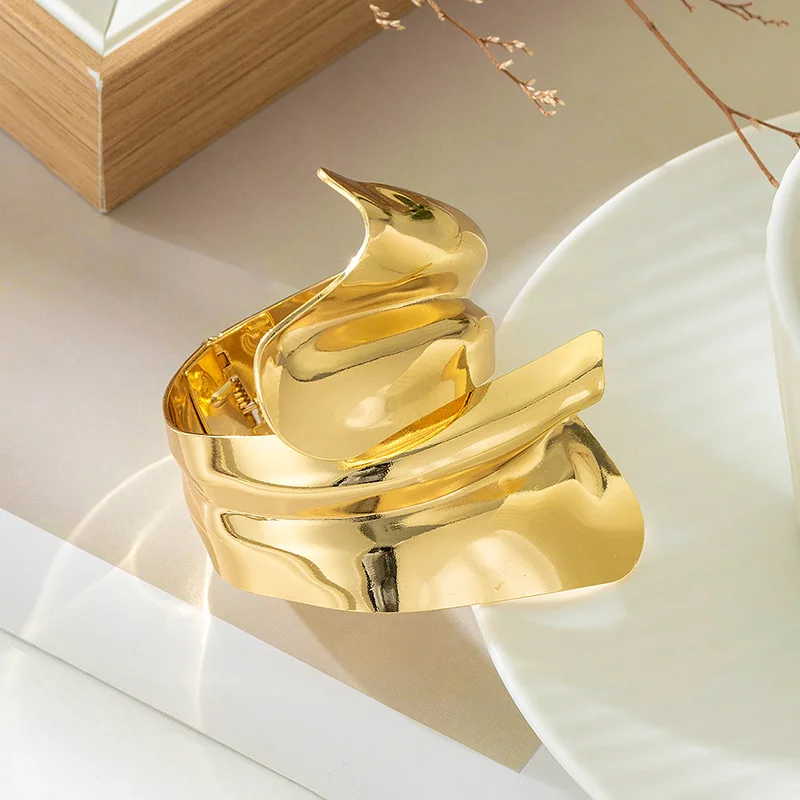 Fashion Bracelet for Women Men Gold Color Hollow Wide Open Bangles Female Male Trendy Wedding Party Finger Jewelry Gift 2025
Fashion Bracelet for Women Men Gold Color Hollow Wide Open Bangles Female Male Trendy Wedding Party Finger Jewelry Gift 2025
