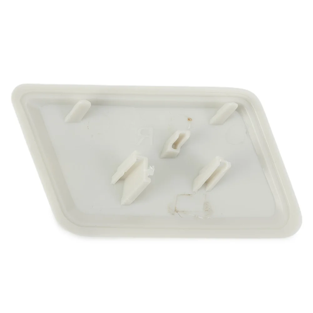 For FORD For MONDEO MK3 2000 2007 Left and Right Headlight Washer Jet Cap Covers Plastic Replacement OE Number Compatible
For FORD For MONDEO MK3 2000 2007 Left and Right Headlight Washer Jet Cap Covers Plastic Replacement OE Number Compatible