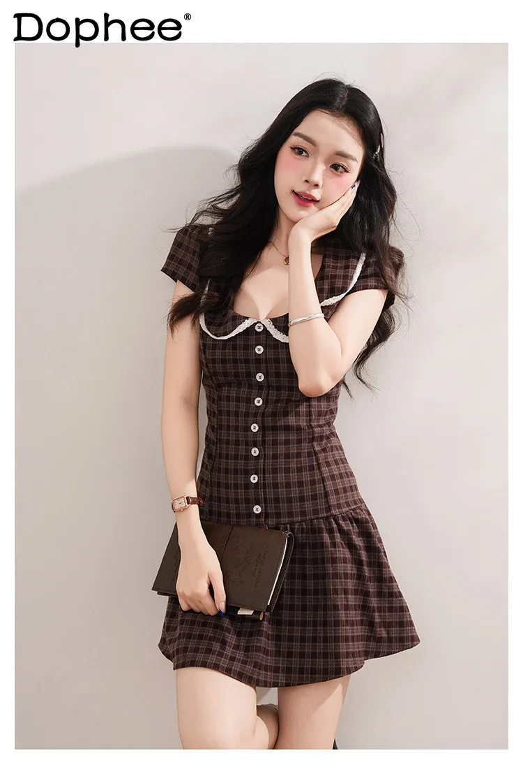 Japanese Lolita College Style Plaid Doll Collar Short Sleeve Women's Dress 2026 Summer Fashion Retro Waist Skinny A-line Dress
Japanese Lolita College Style Plaid Doll Collar Short Sleeve Women's Dress 2026 Summer Fashion Retro Waist Skinny A-line Dress