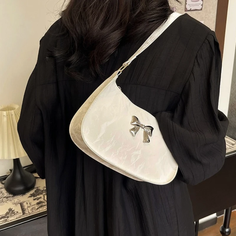 Y2K Style Metallic Underarm Bag, Minimalist Crescent Purse with 3D Bow Detail Shoulder Purse for Casual Dating Versatile Bag
Y2K Style Metallic Underarm Bag, Minimalist Crescent Purse with 3D Bow Detail Shoulder Purse for Casual Dating Versatile Bag