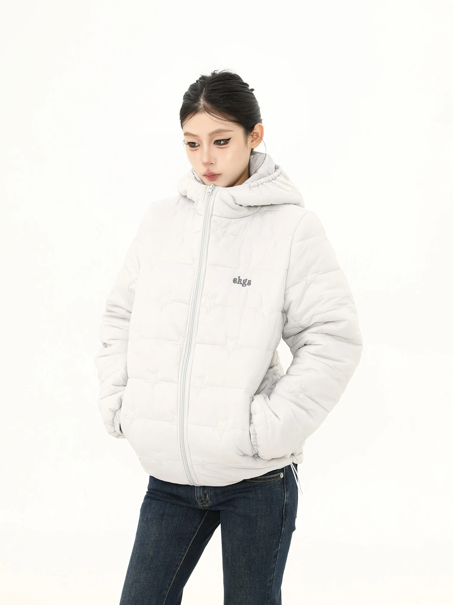 Женская утепленная зимняя куртка свободного кроя с капюшоном, стеганая, ветрозащитная, на молнии, с длинными рукавами, в уличном стиле
Женская утепленная зимняя куртка свободного кроя с капюшоном, стеганая, ветрозащитная, на молнии, с длинными рукавами, в уличном стиле